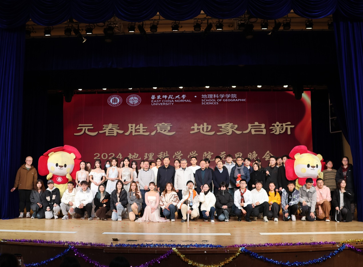 全体大合影.png