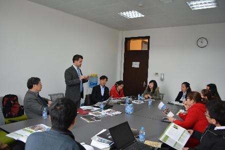 Michael Solem 教授与基地师生谈合作事宜 Michael Solem 教授与基地师生谈合作事宜